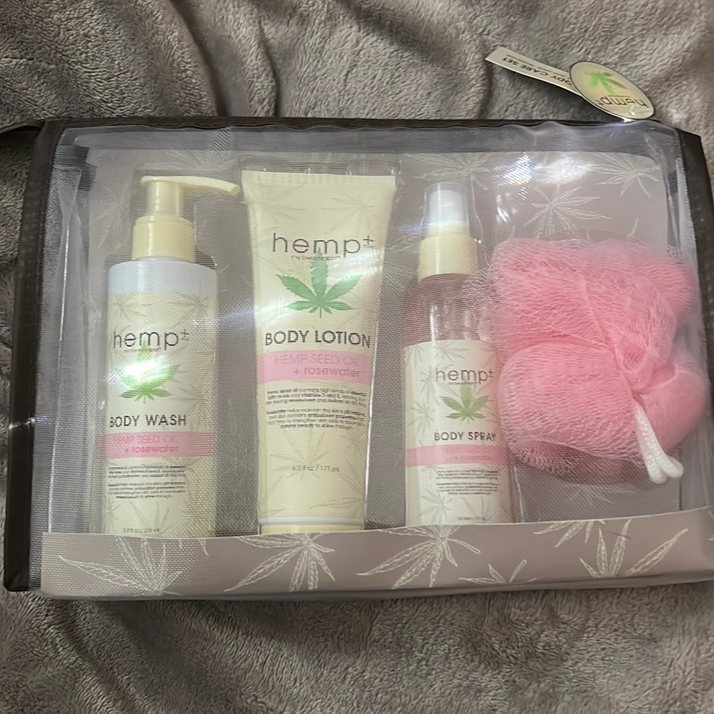 New with tags Hemp+ shower set